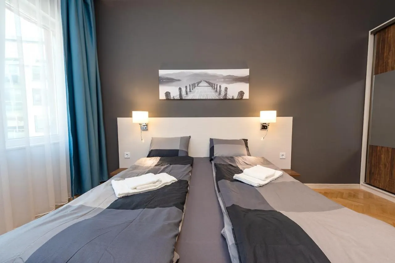 Downtown Apartment בורגאס