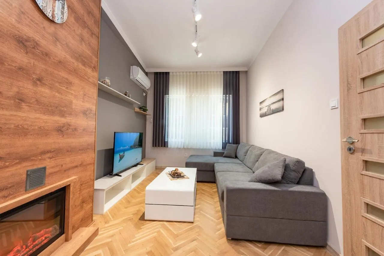 Downtown Apartment בורגאס